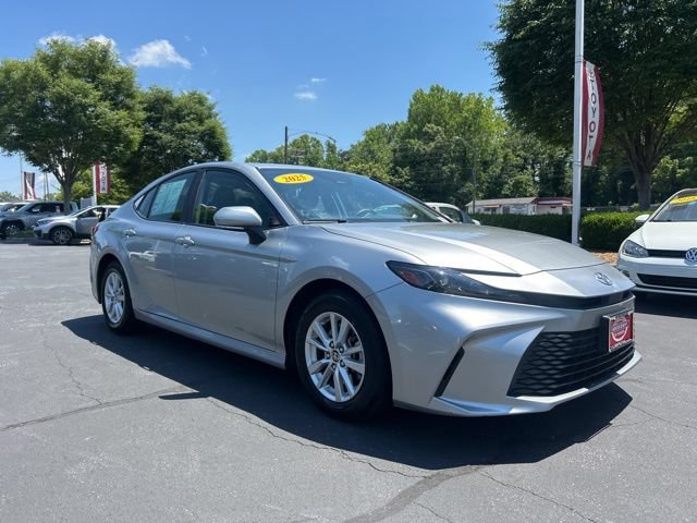 Used 2025 Toyota Camry LE FWD image 4