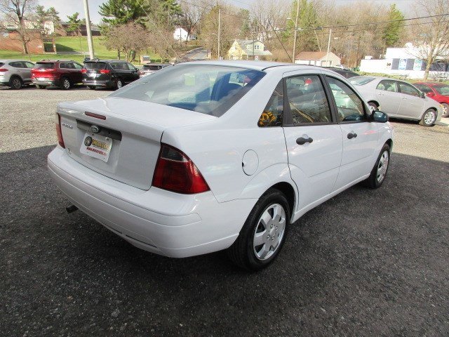 Used 2007 Ford Focus ZX4 image 8