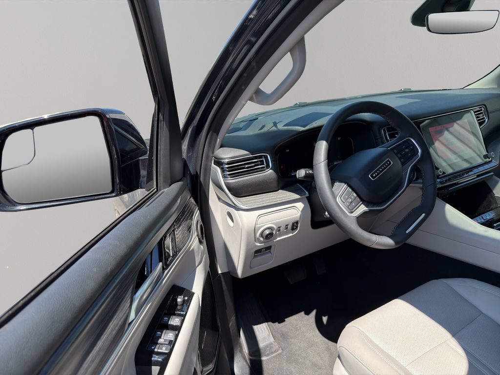Used 2024 Jeep Wagoneer Series III w/ Premium Group I AWD/4WD image 5