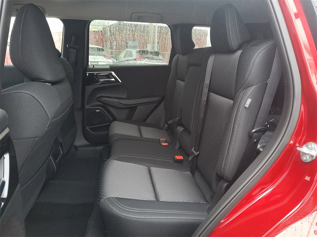 New 2026 Mitsubishi Outlander ES image 7