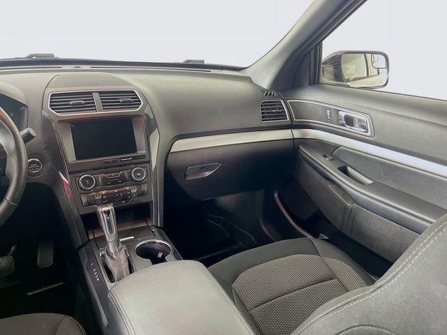 Used 2017 Ford Explorer XLT w/ Equipment Group 201A image 22