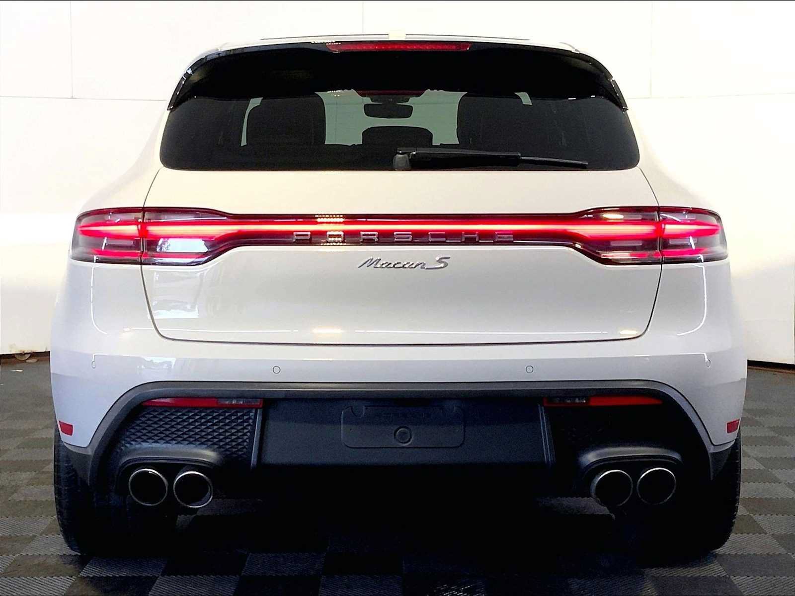 Certified 2024 Porsche Macan S AWD/4WD image 6