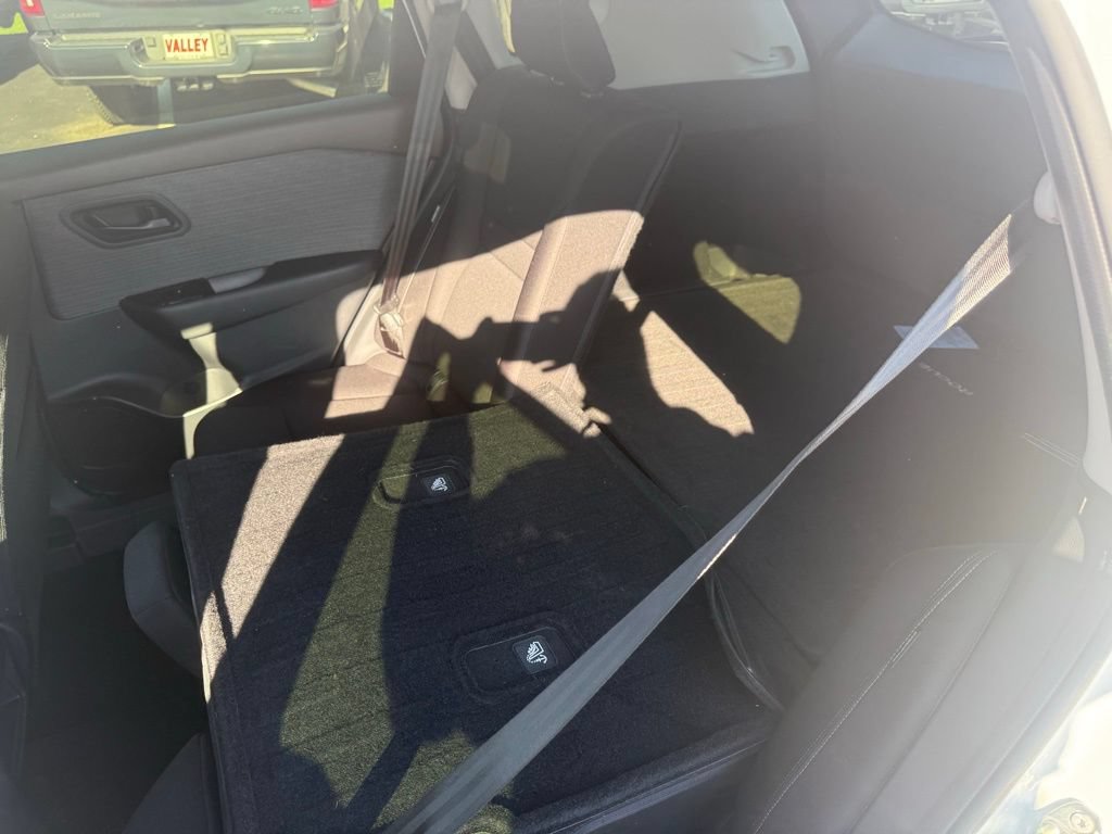 Used 2023 Nissan Rogue S AWD/4WD image 35