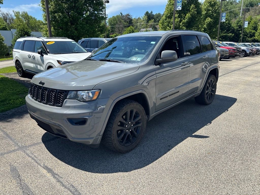 Used 2020 Jeep Grand Cherokee Altitude AWD/4WD image 3