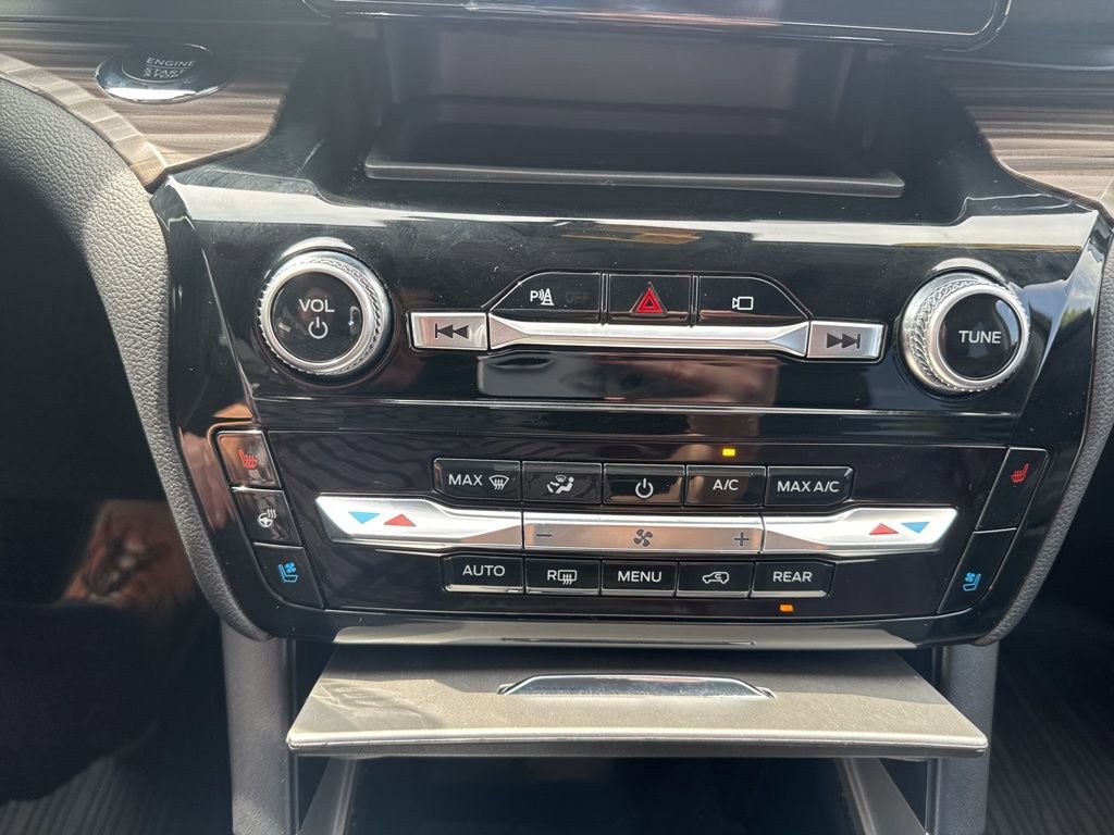 Used 2022 Ford Explorer Limited w/ Class IV Trailer Tow Package image 16