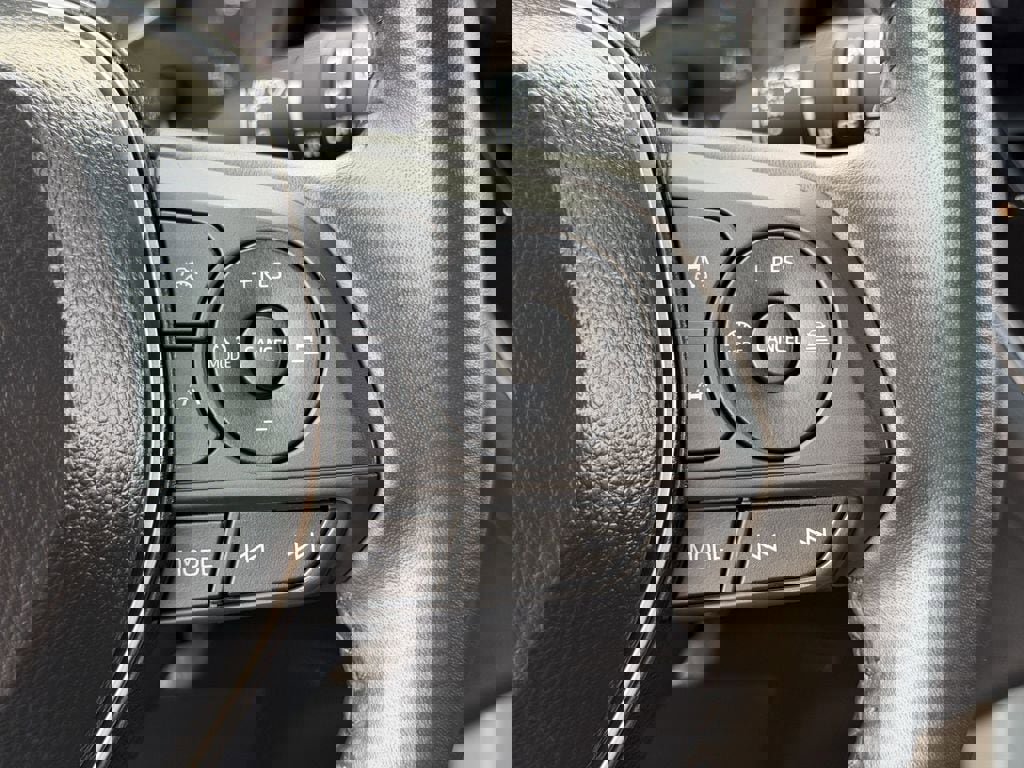 Used 2025 Toyota Corolla Cross LE FWD image 23