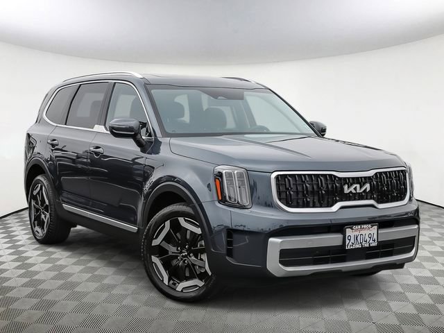 Certified 2024 Kia Telluride EX w/ EX Captain's Chair Package FWD image 2