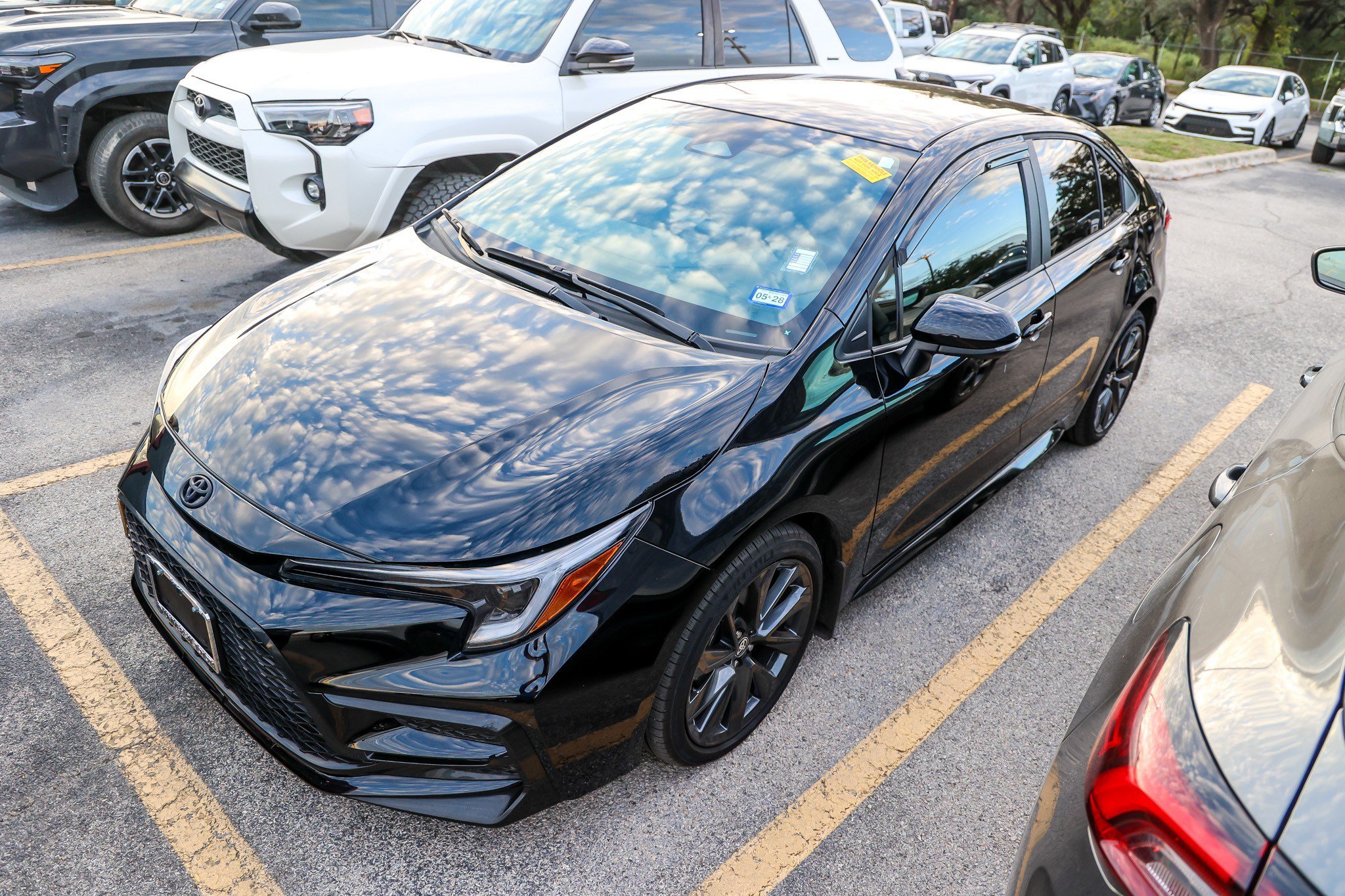Used 2026 Toyota Corolla SE FWD image 3