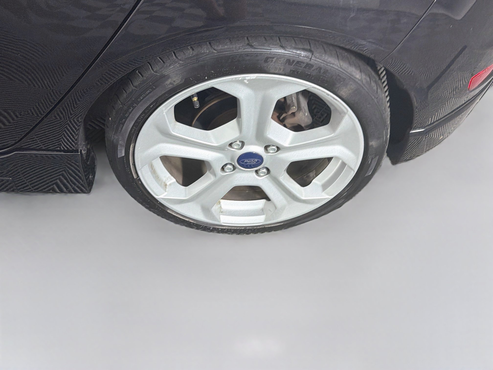 Used 2015 Ford Fiesta ST FWD image 11