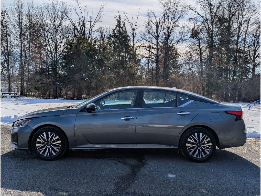 Used 2024 Nissan Altima 2.5 SV image 4