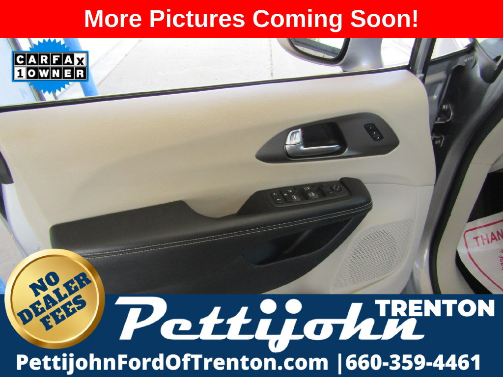 Used 2021 Chrysler Pacifica Touring-L FWD image 23