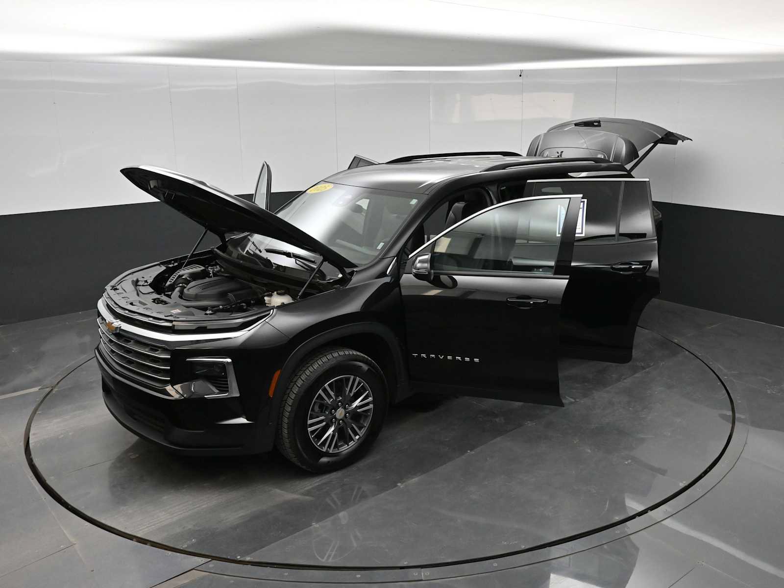 Used 2025 Chevrolet Traverse LT AWD/4WD image 45