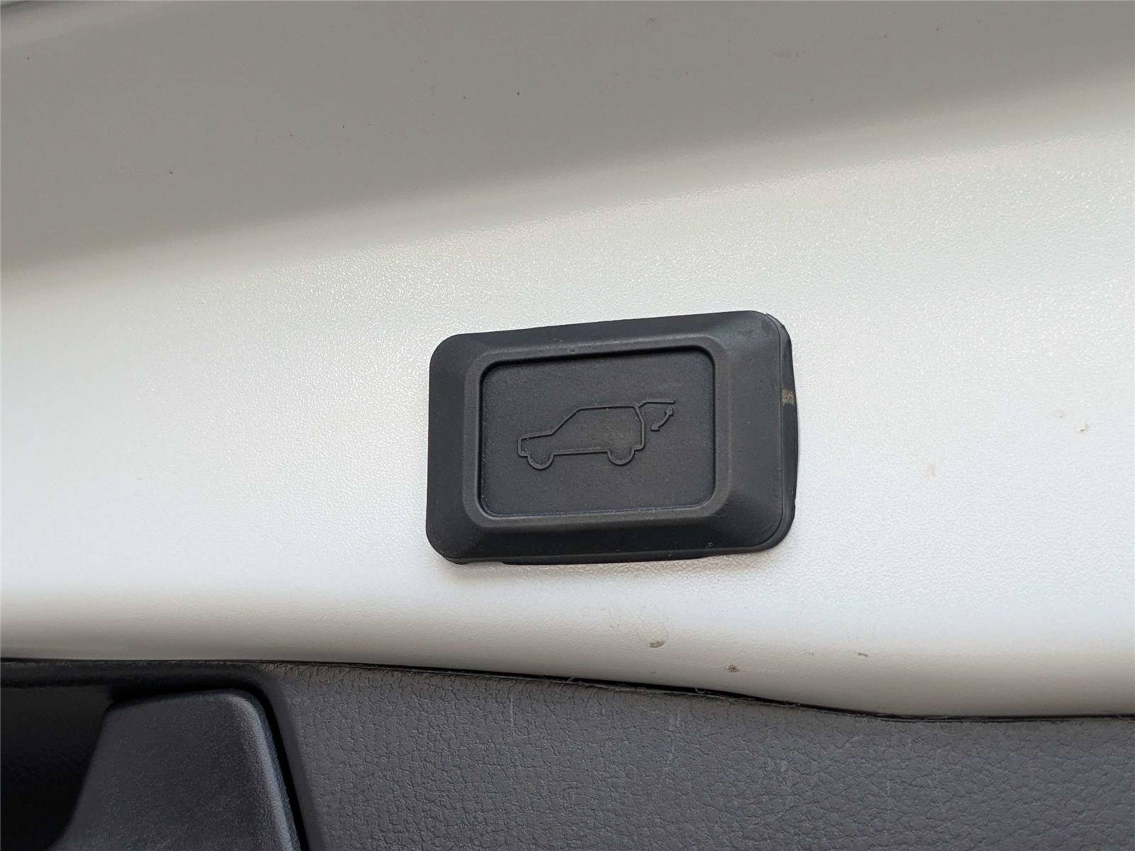 Used 2023 Toyota RAV4 XLE w/ Convenience Package FWD image 10