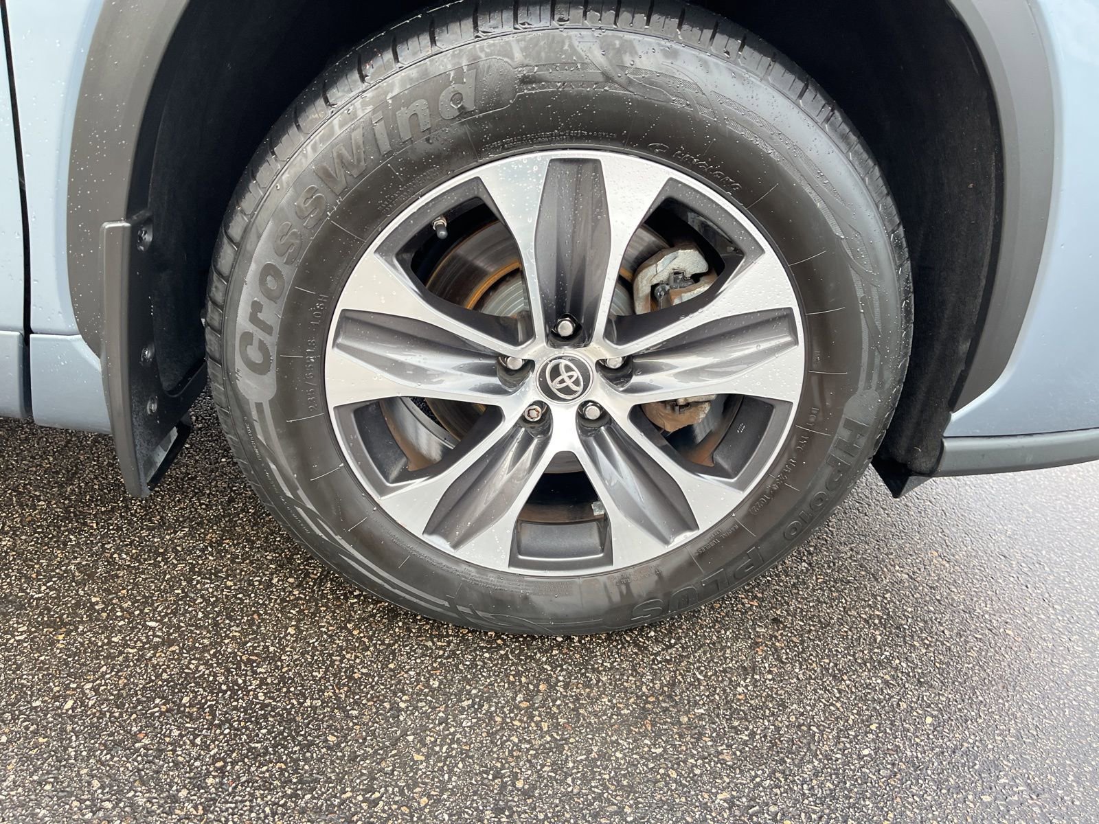 Used 2020 Toyota Highlander XLE AWD/4WD image 10