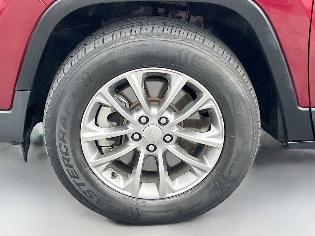 Used 2021 Jeep Cherokee Latitude Plus w/ Sun & Sound Group image 29