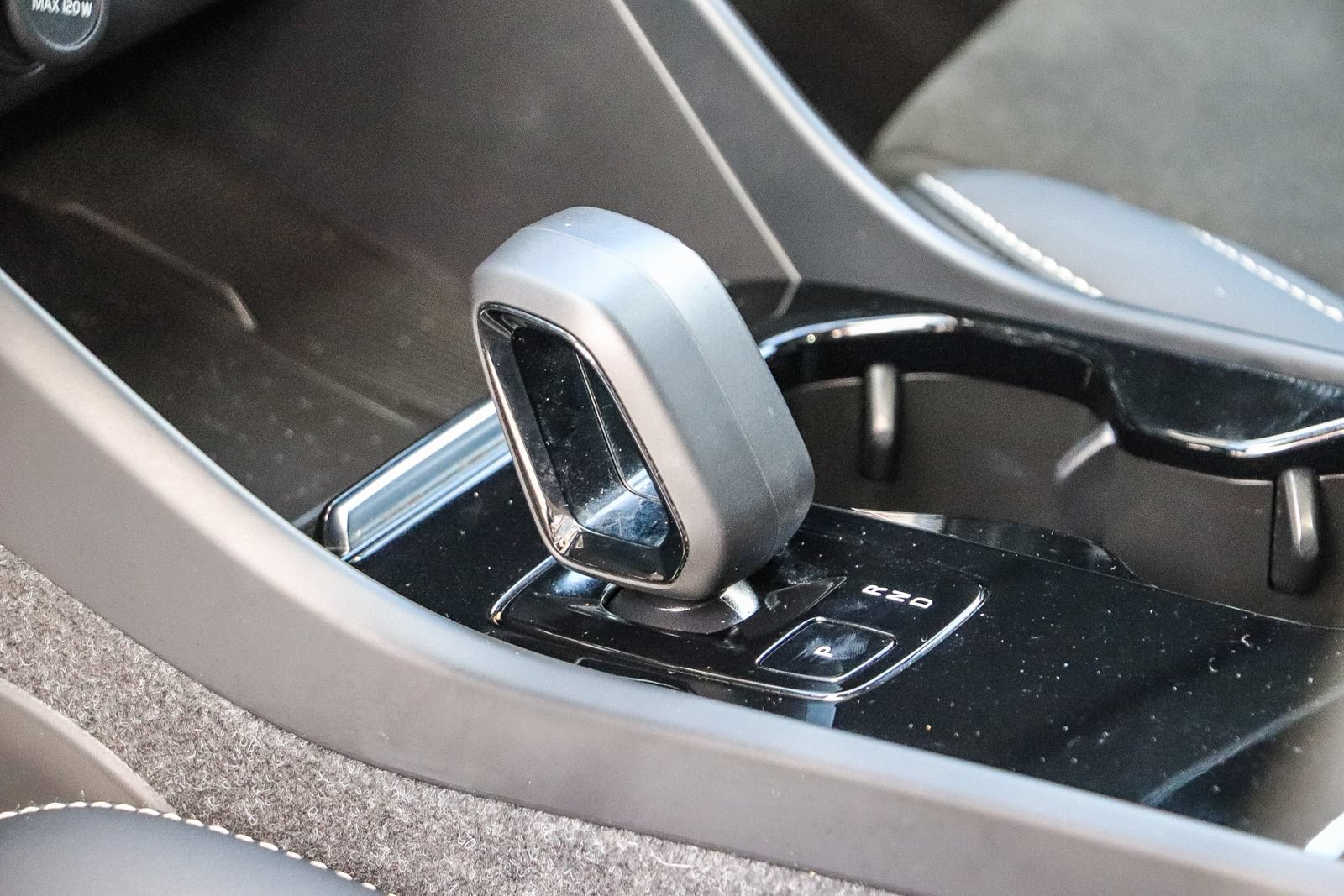 Used 2023 Volvo XC40 Recharge Ultimate AWD/4WD image 21