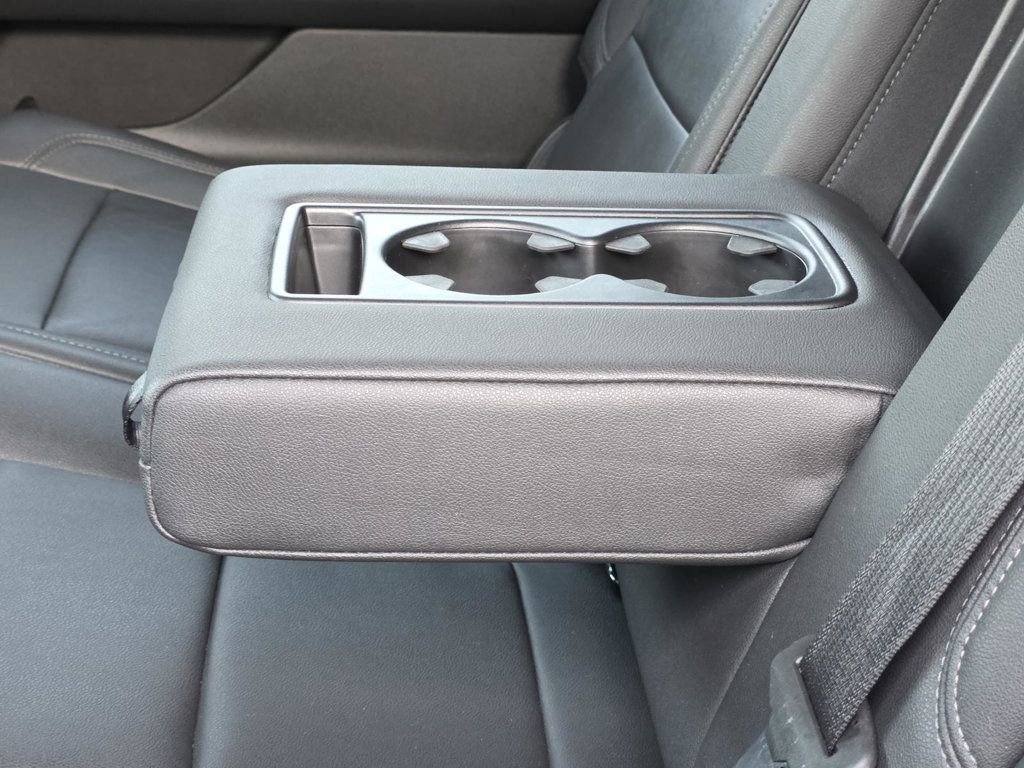 Used 2023 Chevrolet Suburban LT image 9