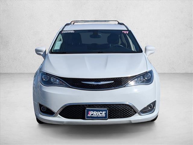 Used 2017 Chrysler Pacifica Touring-L FWD image 2