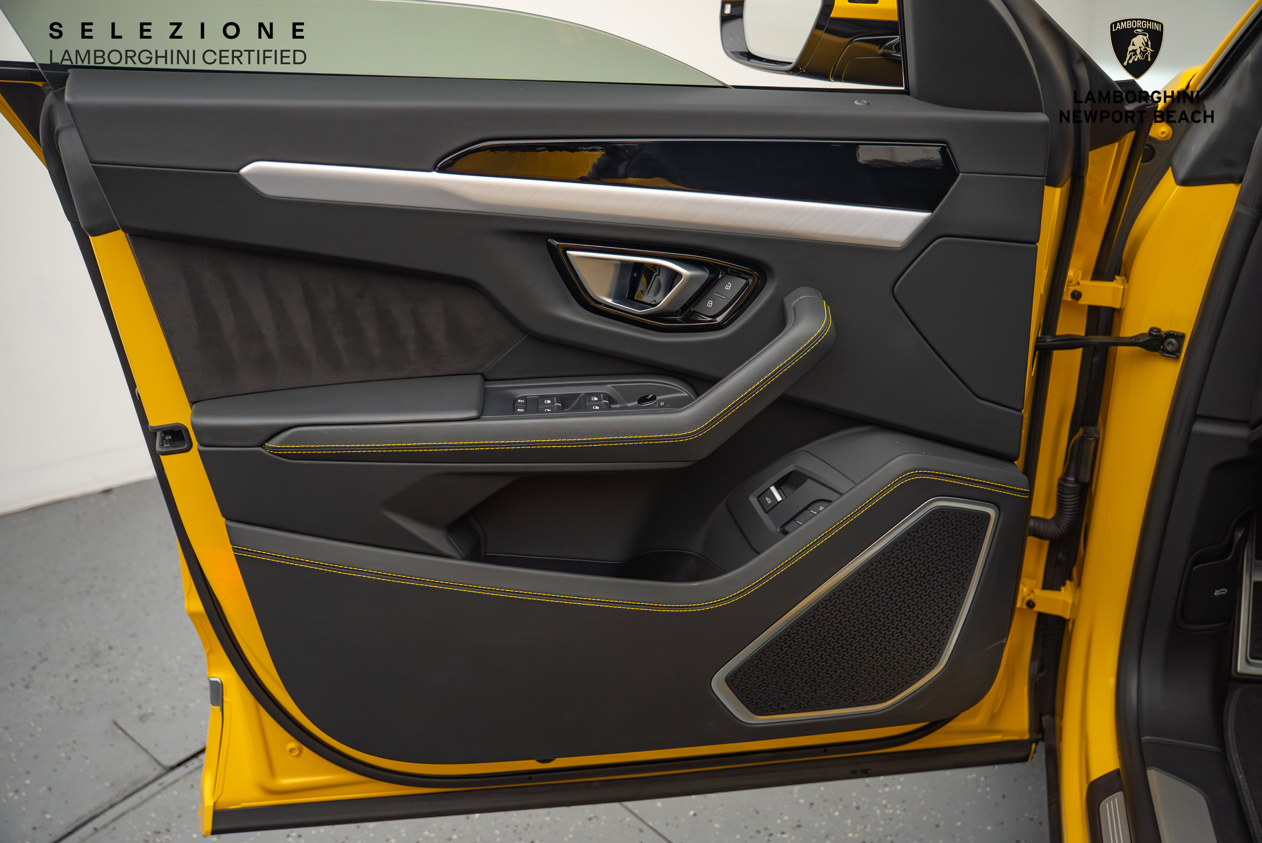 Used 2022 Lamborghini Urus image 35