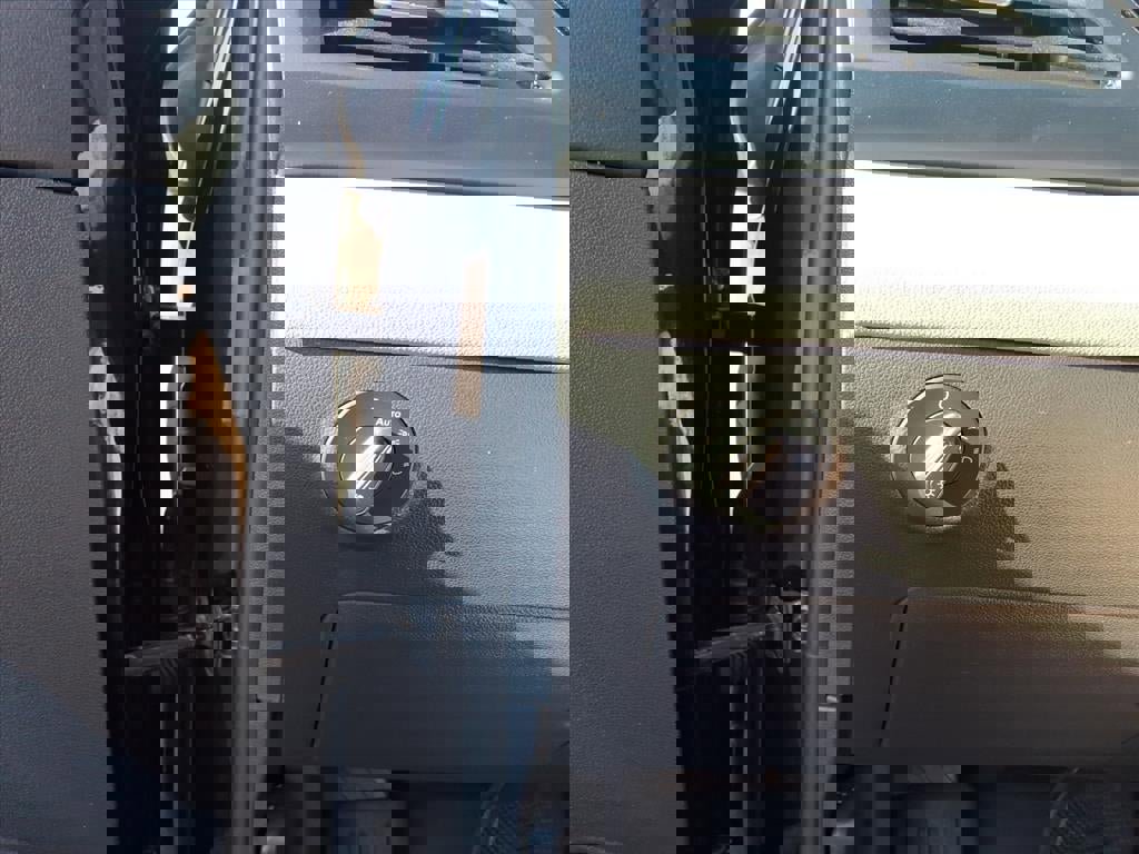 Used 2023 Volkswagen Taos SE image 16