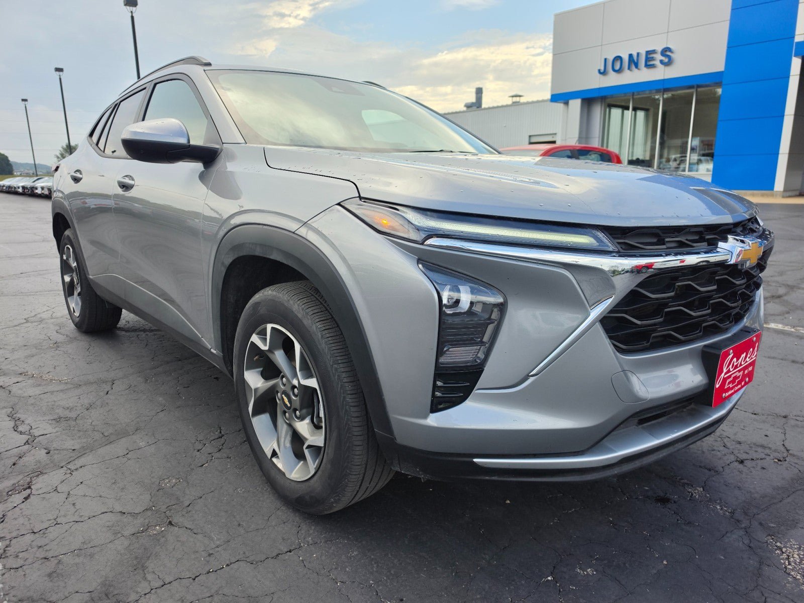 Used 2025 Chevrolet Trax LT w/ LT Convenience Package FWD image 7