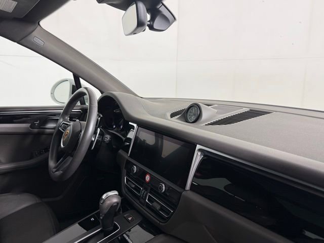Used 2023 Porsche Macan image 34