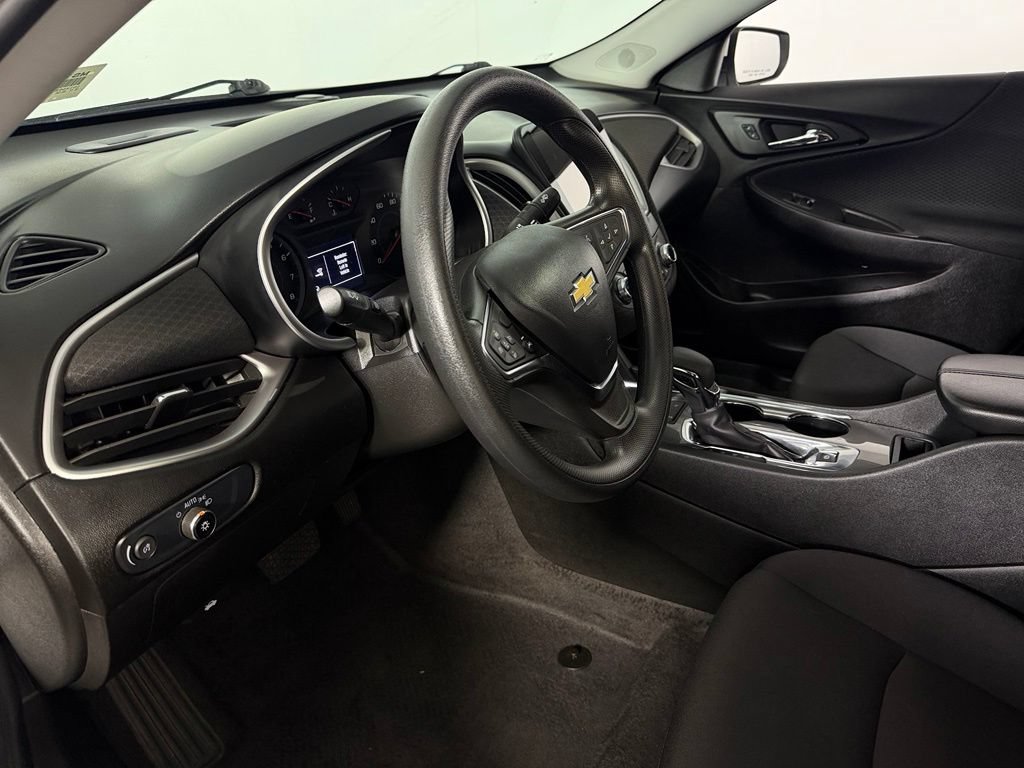 Used 2025 Chevrolet Malibu LT FWD image 21