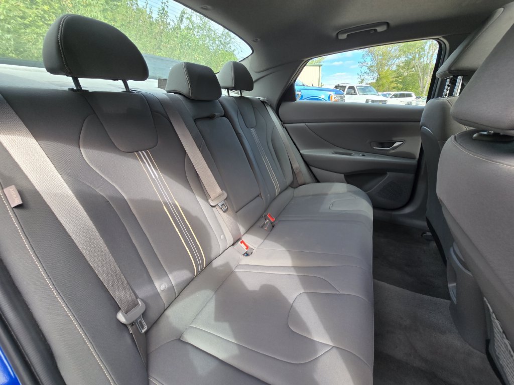 Used 2025 Hyundai Elantra SEL FWD image 22