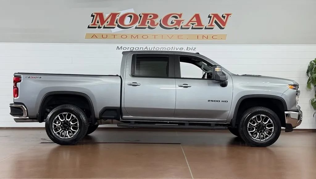 Used 2024 Chevrolet Silverado 2500 LT w/ Convenience Package AWD/4WD image 2