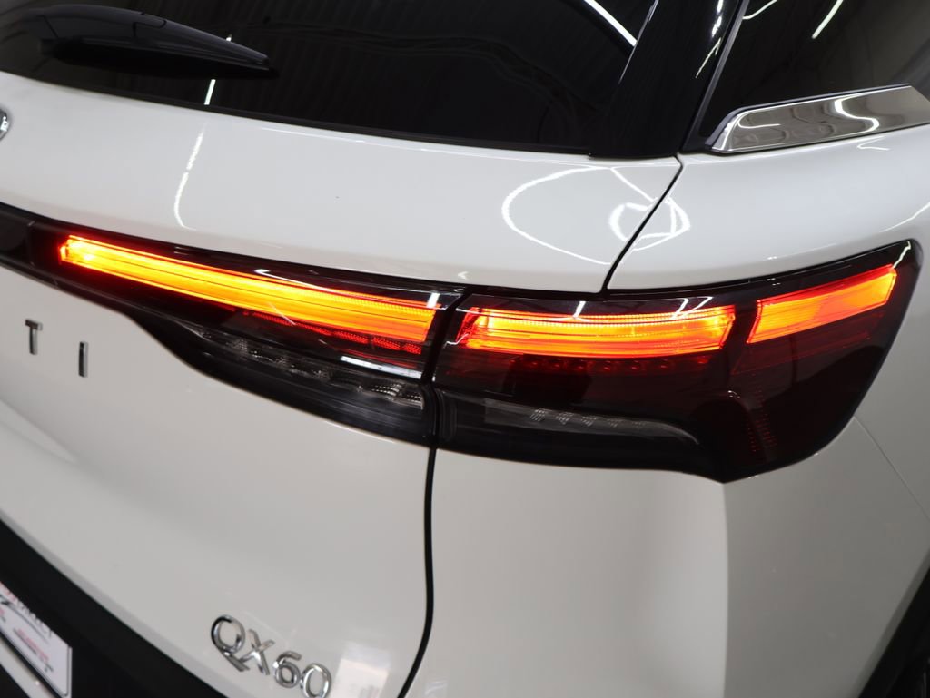 Used 2025 INFINITI QX60 Pure image 32