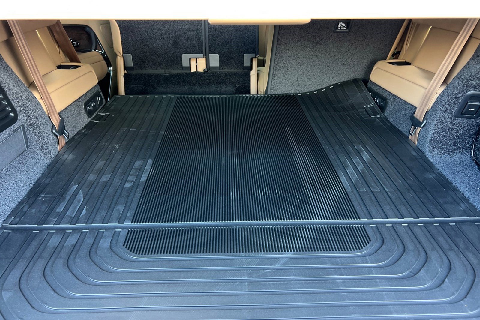 New 2026 Land Rover Range Rover Long Wheelbase SE image 28