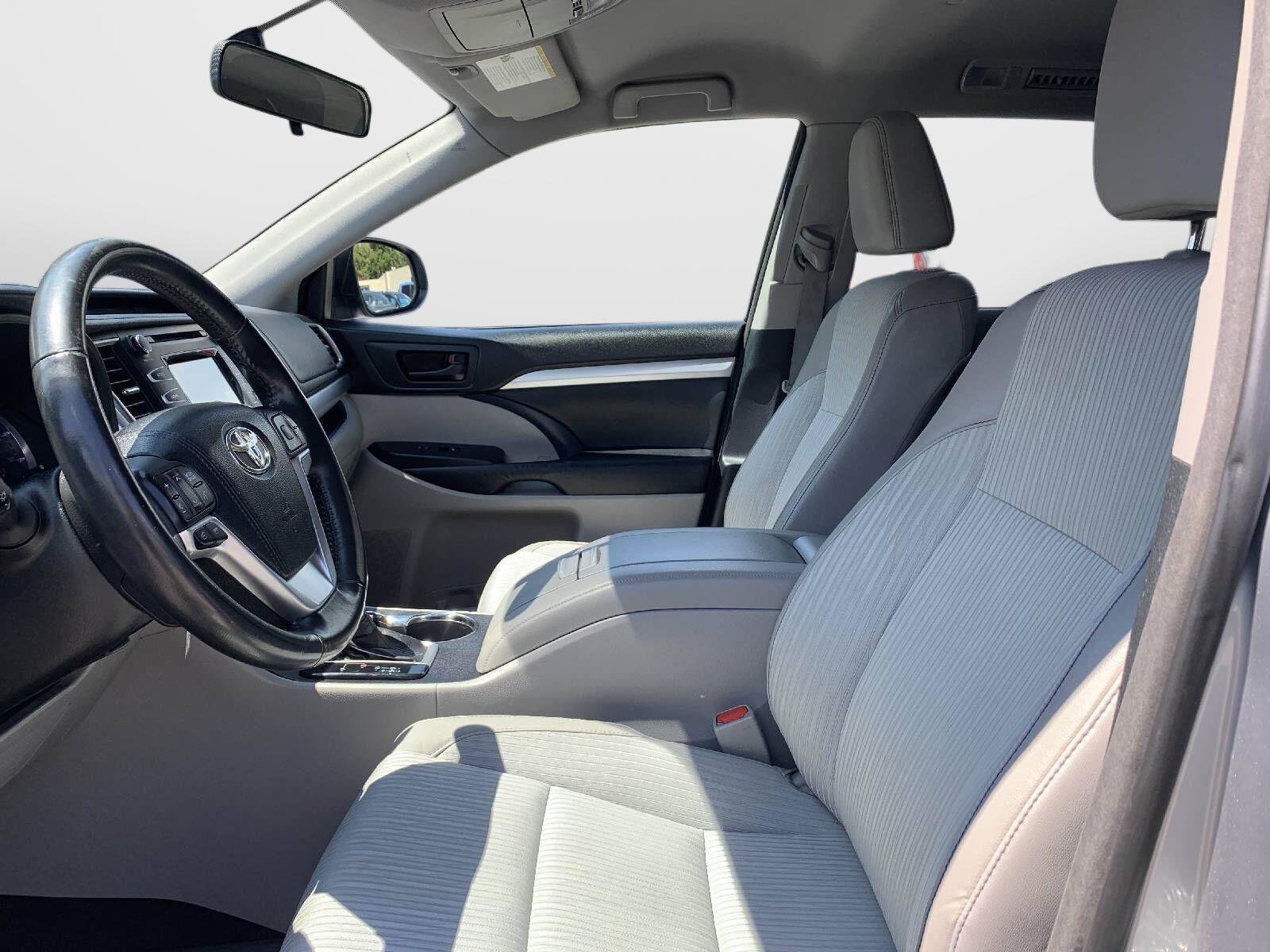 Used 2015 Toyota Highlander Plus AWD/4WD image 13
