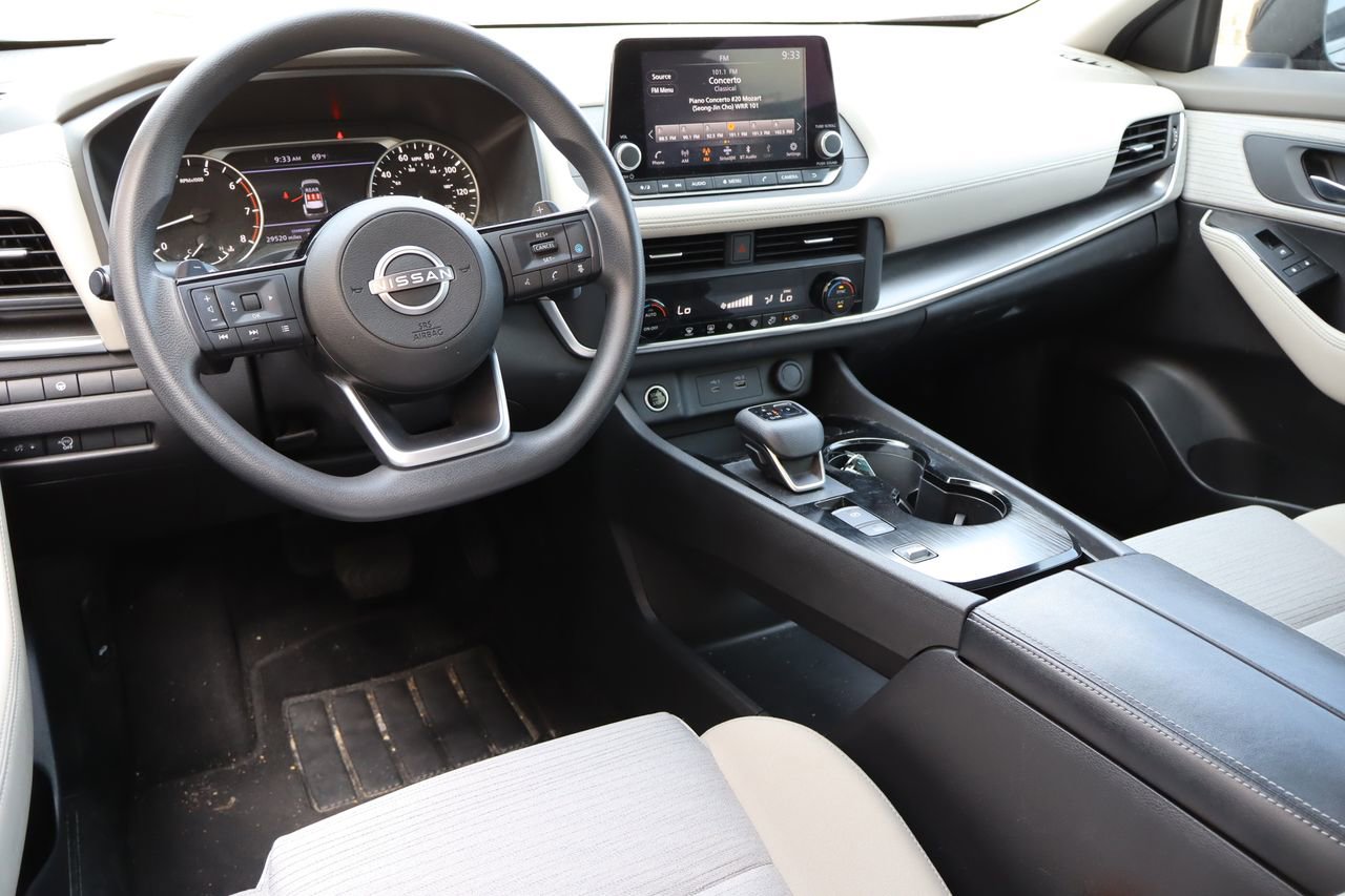 Used 2023 Nissan Rogue SV FWD image 4
