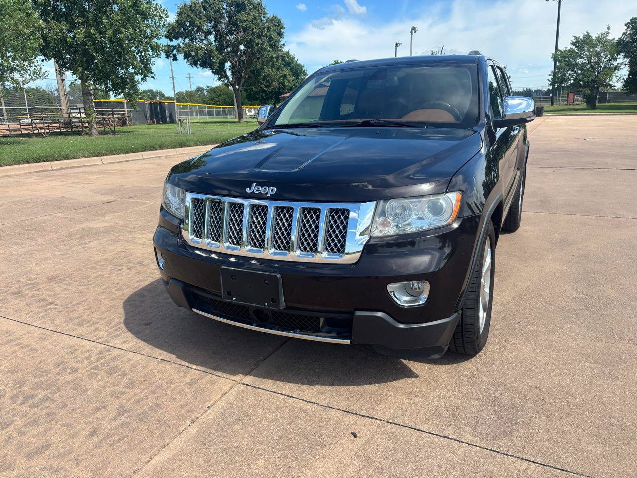 Used 2011 Jeep Grand Cherokee Overland Summit AWD/4WD image 4