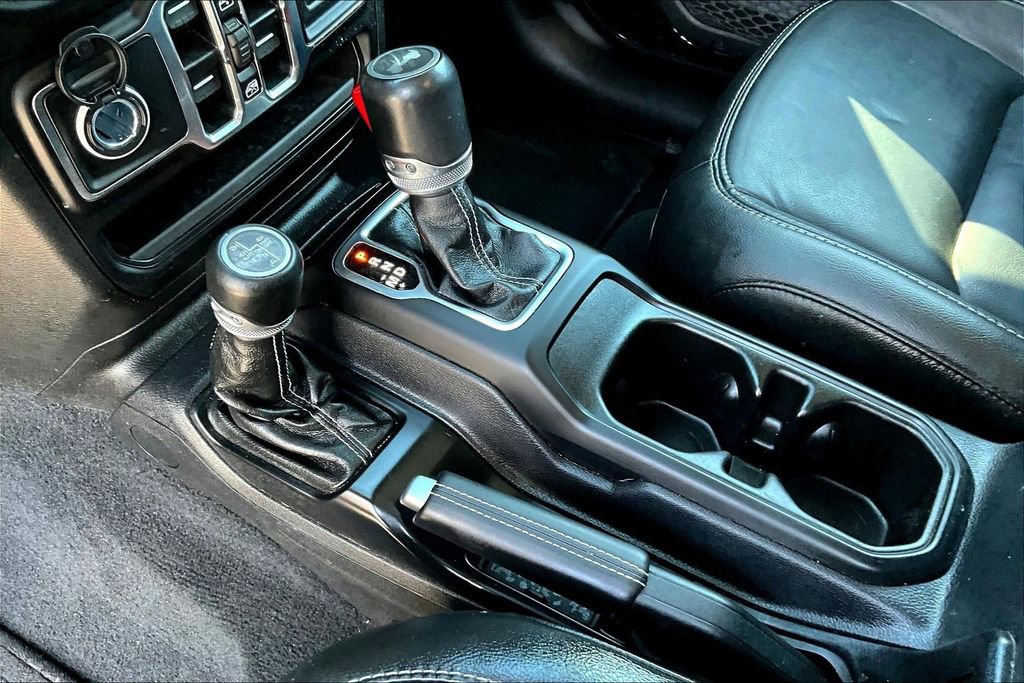 Used 2023 Jeep Wrangler Unlimited Sahara w/ Cold Weather Group image 17