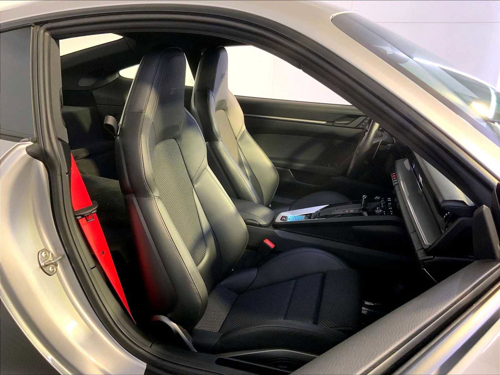 Used 2024 Porsche 911 Carrera T image 18