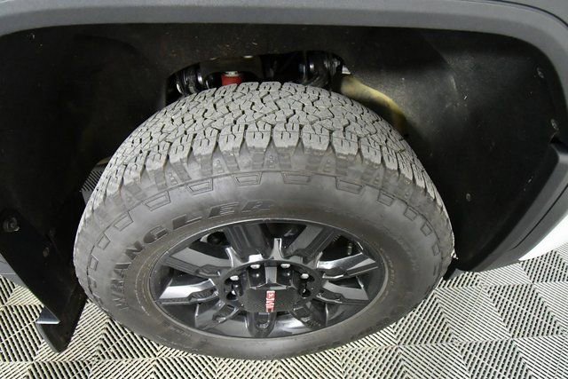 Used 2025 GMC Sierra 2500 AT4 w/ AT4 Premium Plus Package image 17