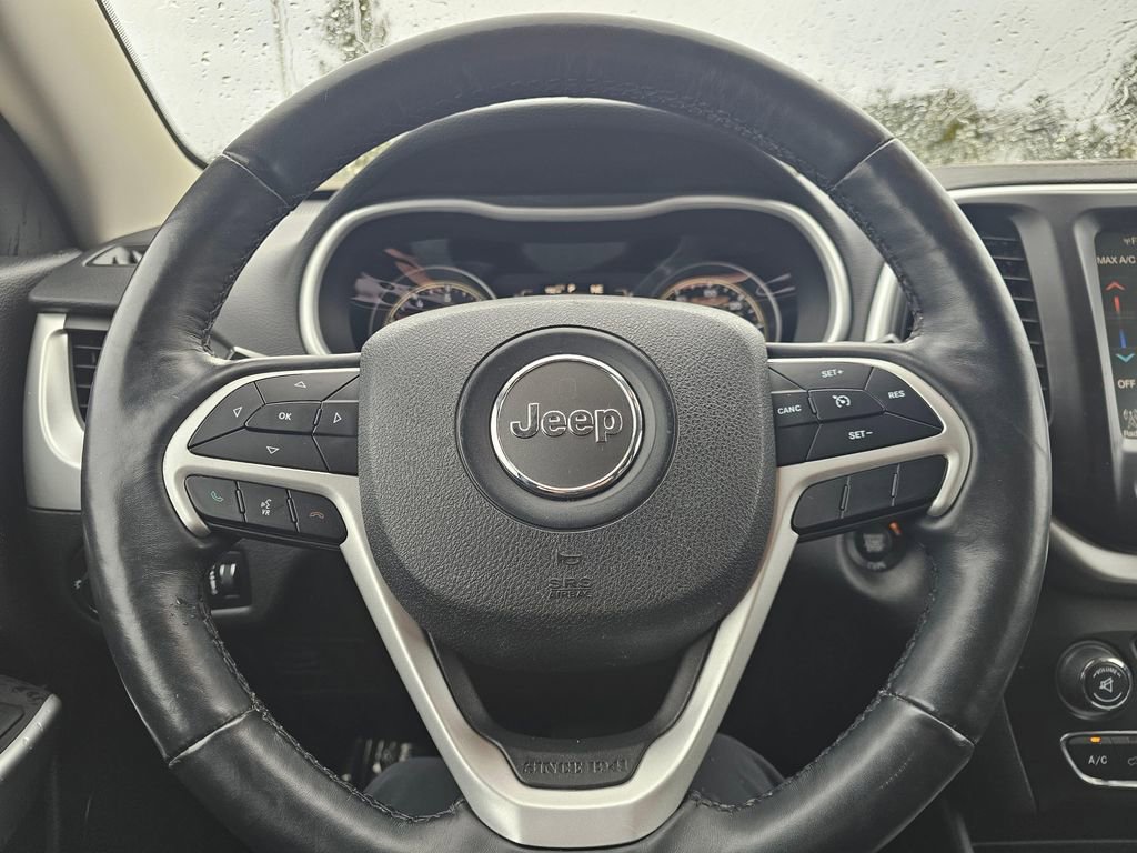 Used 2018 Jeep Cherokee Latitude Plus w/ Cold Weather Group image 26