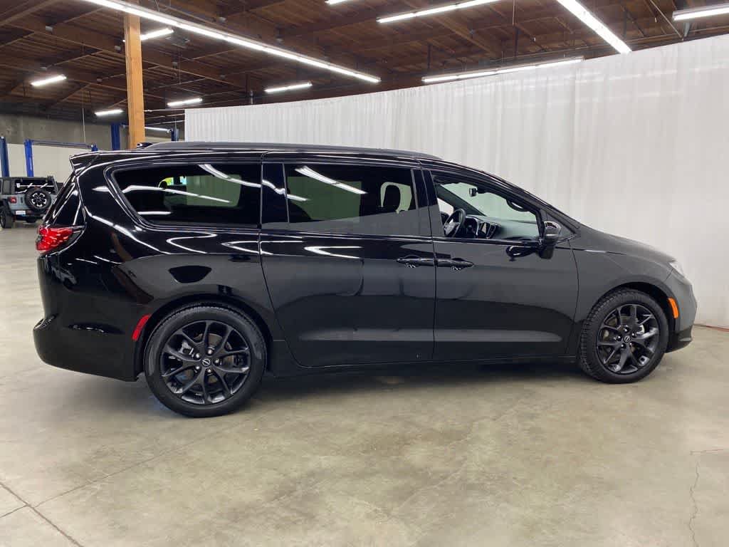 Used 2025 Chrysler Pacifica Limited FWD image 7