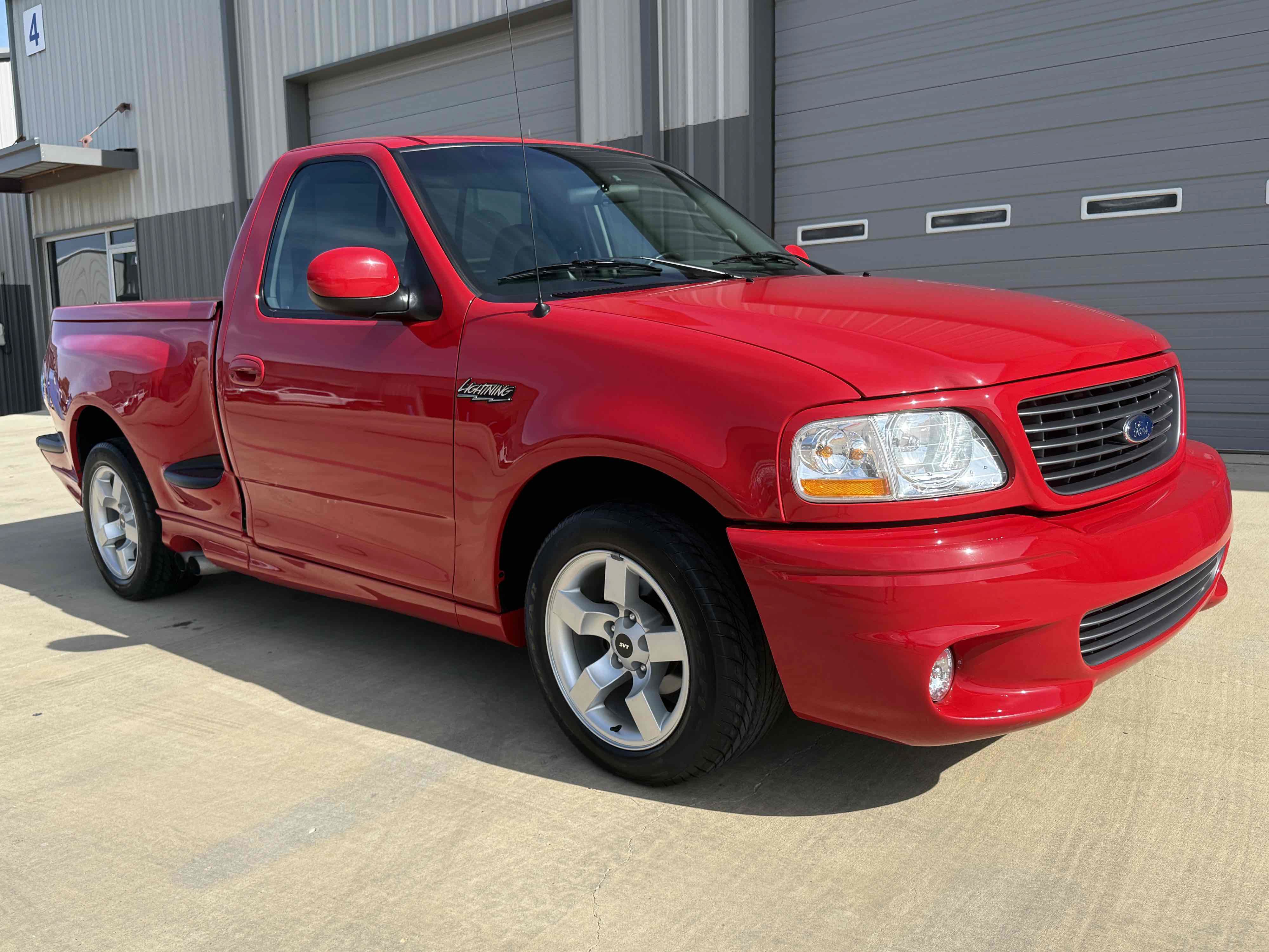 Used 2001 Ford F150 Lightning RWD image 28