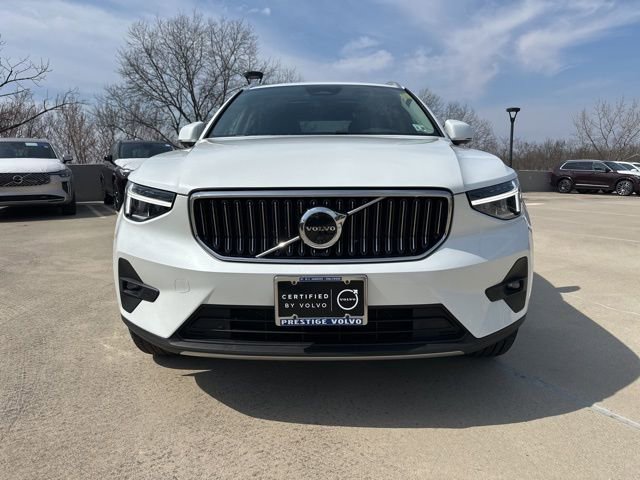 Certified 2023 Volvo XC40 B5 Plus w/ Climate Package image 2