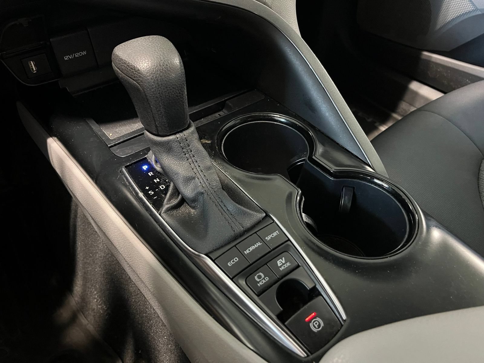 Used 2020 Toyota Camry LE FWD image 24