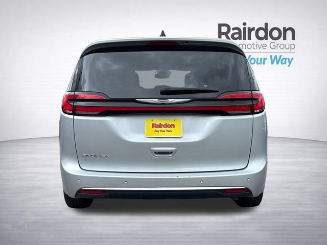 Used 2024 Chrysler Pacifica Touring-L FWD image 6