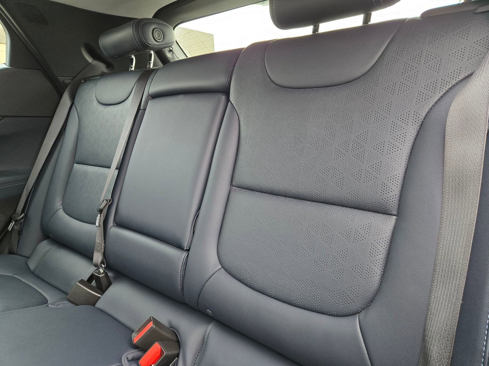 Used 2022 Chevrolet Bolt EUV Premier w/ Sun & Sound Package image 11