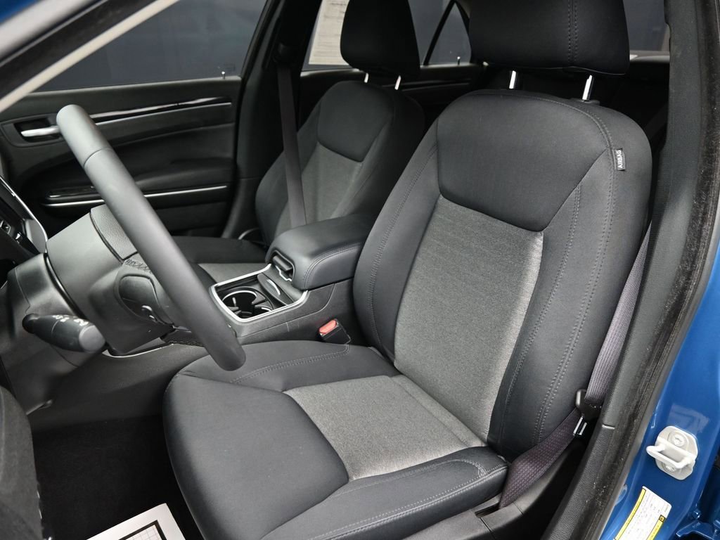 Used 2023 Chrysler 300 Touring w/ Sport Appearance Package image 11