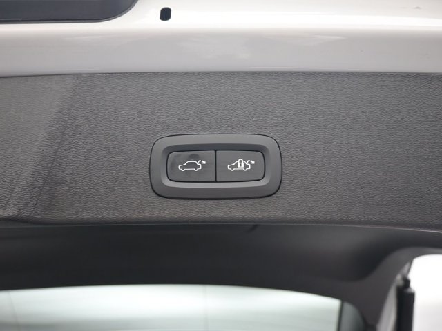 Used 2024 Volvo XC40 B5 Plus AWD/4WD image 29