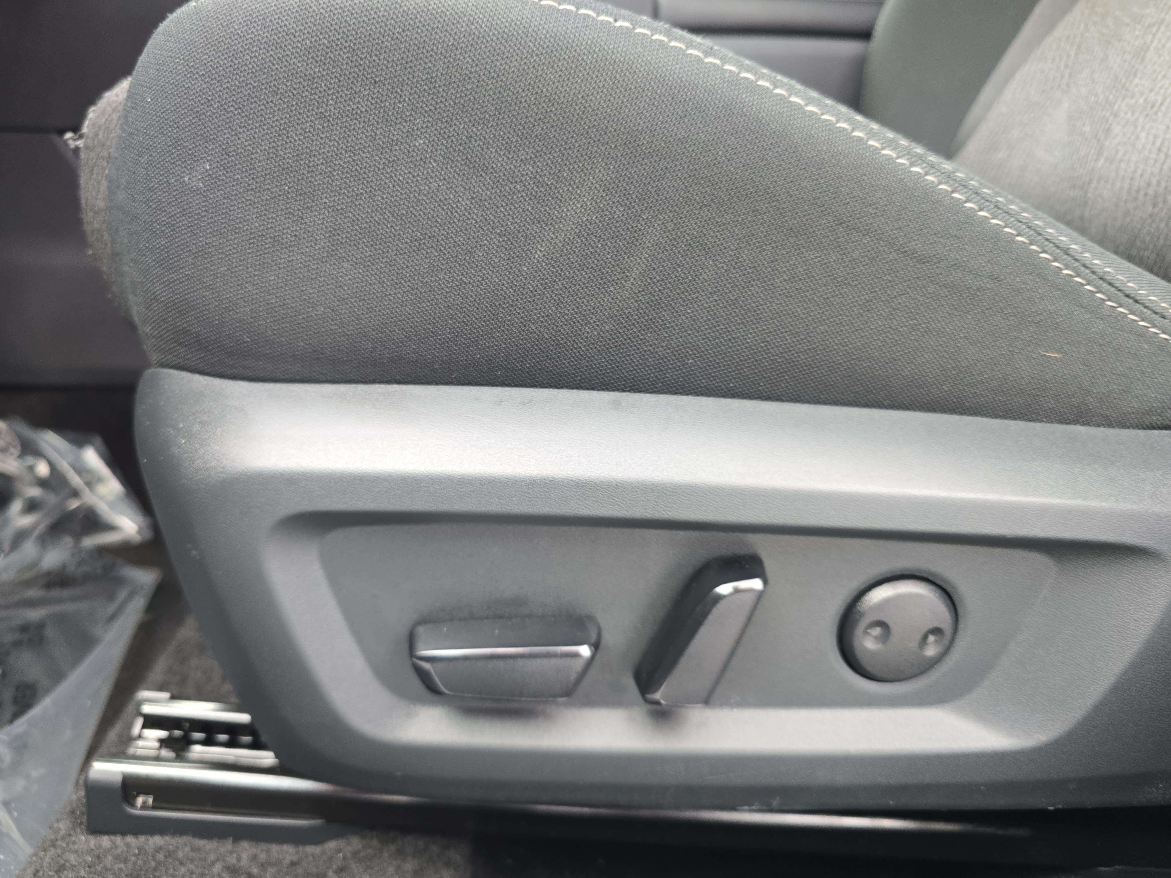 Certified 2026 Nissan Rogue SV FWD image 28