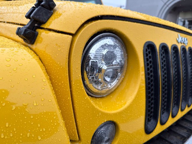 Used 2015 Jeep Wrangler Sahara AWD/4WD image 9