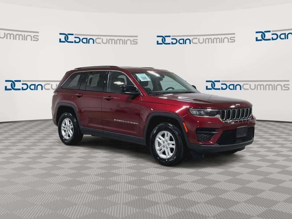 Used 2023 Jeep Grand Cherokee Laredo image 2