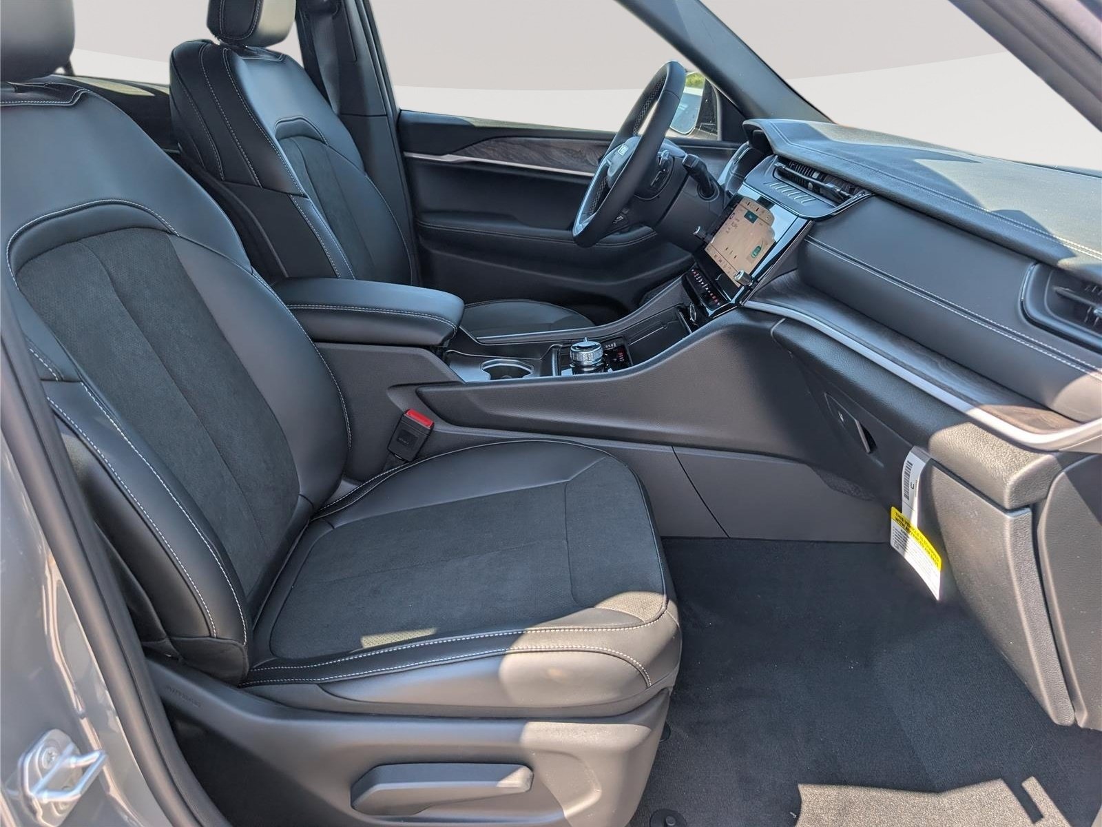 New 2027 Jeep Grand Cherokee Altitude AWD/4WD image 6